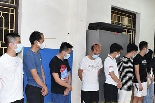 Phát hiện 13 nam nữ thuê phòng nghỉ để 'chơi' ma túy