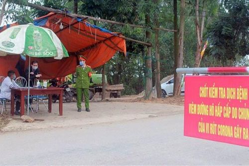 Tạm giữ 2 thanh niên 'thông' 5 chốt kiểm soát dịch