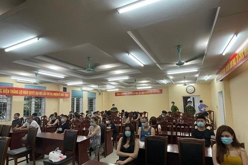 Bất chấp lệnh cấm, quán karaoke lén lút mở cửa đón khách hát hò, sử dụng ma túy