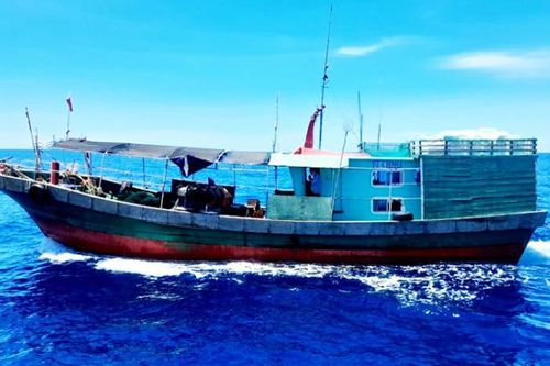 Quảng Bình: Xua đuổi 2 tàu cá nước ngoài xâm phạm vùng biển Việt Nam