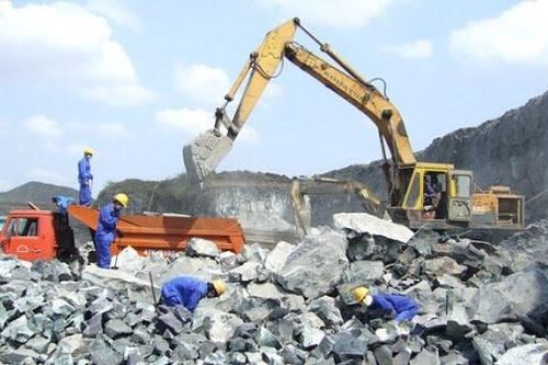 Hà Nam: Sập mỏ đá sau tiếng nổ lớn, 2 người tử vong