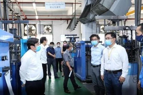 Gần 80 nghìn công nhân lao động ở TPHCM 'vừa cách ly, vừa sản xuất'