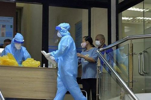 Hà Nội: Liên tiếp phát hiện hàng chục ca dương tính SARS-CoV-2, nguy cơ dịch ở mức nào?