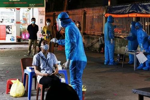 Hà Nội phong tỏa chợ thuốc lớn trên phố Thái Thịnh do liên quan ca COVID-19