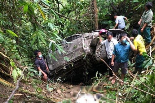 Lai Châu: Xe bán tải lao xuống vực, 2 người tử vong tại chỗ