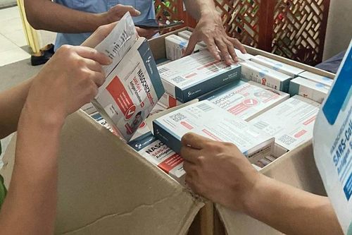 Hà Nội: Thu giữ hơn 3.000 que test nhanh Covid-19 trôi nổi