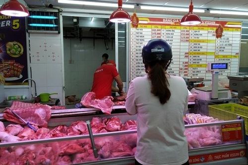 Dân bán tại chuồng 57 nghìn/kg, về Sài Gòn lên giá 200 nghìn/kg