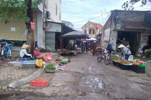 Thành Vinh sáng đầu tiên thực hiện Chỉ thị 19: Đường vắng, chợ thưa thớt người