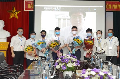 Dịch COVID-19, đội tuyển Olympic Toán quốc tế phải chia hai điểm thi