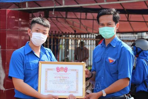 Trả lại balo đựng hơn 240 triệu đồng cho người để quên