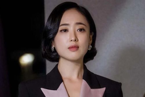 Sự nghiệp ấn tượng của chị đại Kim Min Jung trước khi sánh đôi với Ji Sung trong 'The Devil Judge'