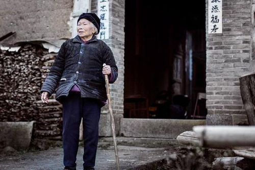 Tuổi già hiu quạnh - hệ quả từ chính sách 1 con suốt 35 năm của Trung Quốc