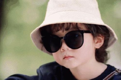 Cậu nhóc 5 tuổi đang hot: Đóng phim quá tài, trở thành 'sếp nhỏ' khiến fan say mê