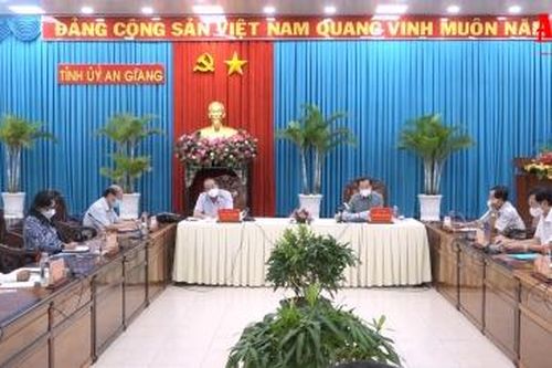 Thường trực Tỉnh ủy An Giang họp giao ban đánh giá tình hình thực hiện nhiệm vụ chính trị