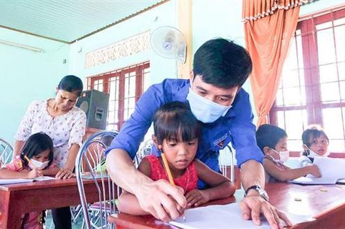 Mang hè vui đến với em thơ