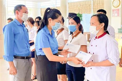 Đảm bảo điều kiện làm việc an toàn và chăm lo đời sống người lao động