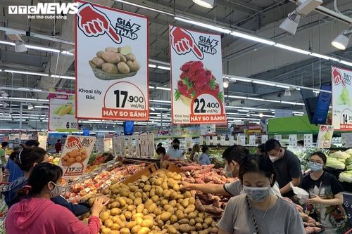 Hà Nội dừng dịch vụ không thiết yếu: Siêu thị tràn ngập hàng hóa, giá không tăng