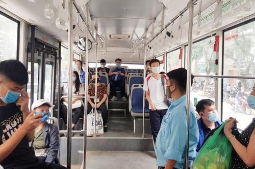 Hà Nội: Xe buýt vận chuyển không quá 20 người tại cùng một thời điểm