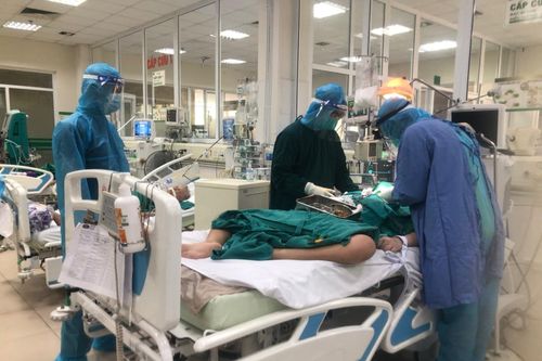Bộ Y tế cam kết không thiếu máy thở, khí ô xy, người dân không nên đổ xô đi mua, tích trữ