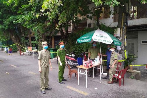 Quận Hoàn Kiếm lấy mẫu xét nghiệm, sàng lọc diện rộng tại khu vực F0 cư trú