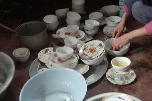 Trong nhà ăn uống xong thì ai sẽ là người rửa bát?