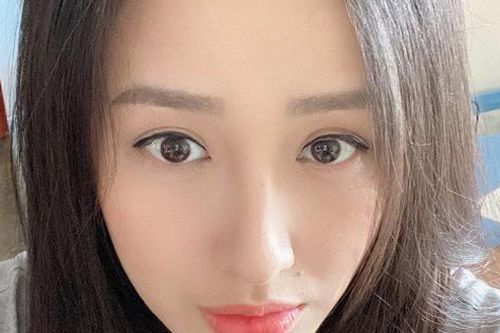 Hoa hậu Mai Phương Thúy lộ mái tóc bạc dù mới ngoài 32, tuổi già không chừa một ai