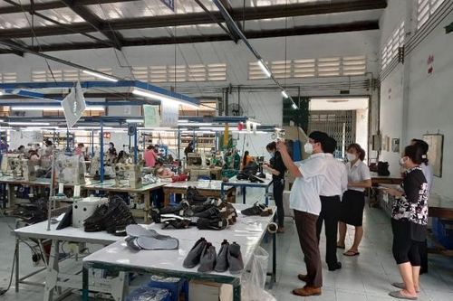 Tổ công tác Bộ Y tế chỉ ra giải pháp trong phòng chống dịch tại doanh nghiệp ở TP.HCM