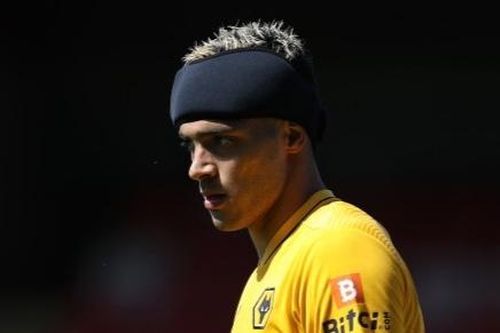 Sao Premier League tái xuất sau khi nứt hộp sọ