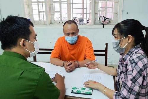 Đầu bếp người Trung Quốc trộm 3 tỷ đồng của chủ quán