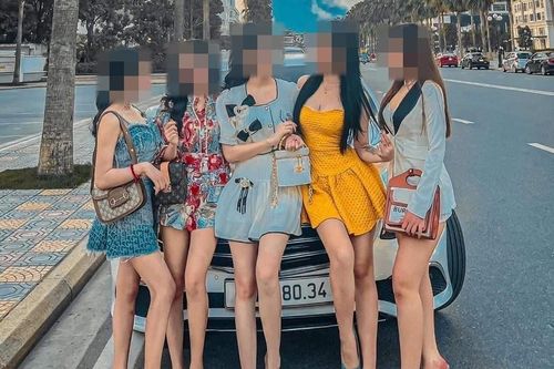 Nhóm hot girl tài chính lôi kéo sự chú ý bằng ảnh khoe thân, sống ảo