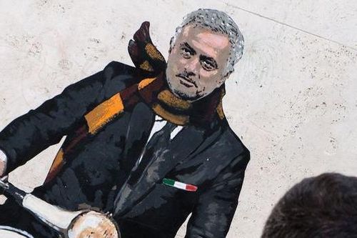 Mourinho giám sát buổi tập AS Roma bằng công nghệ