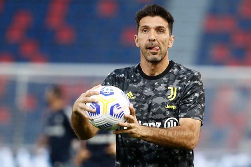 Buffon chịu phạt với đồng đội ở Parma