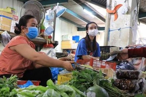 Người dân TPHCM vẫn gặp khó khi mua thực phẩm