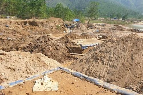 Hãi hùng với 'đại công trường' khai thác vàng trái phép ở Bồng Miêu