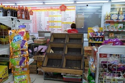 Tàu cao tốc chở rau củ bị chậm, Sài Gòn khẩn cấp xin mở chợ đồ tươi