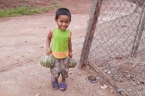 Sự thật bức ảnh cậu bé mồ côi ở Quảng Trị ủng hộ chống dịch