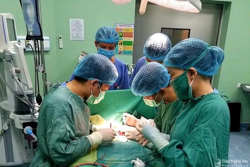 Bệnh viện Sản Nhi Nghệ An cứu sống trẻ sơ sinh nội tạng nằm ngoài ổ bụng