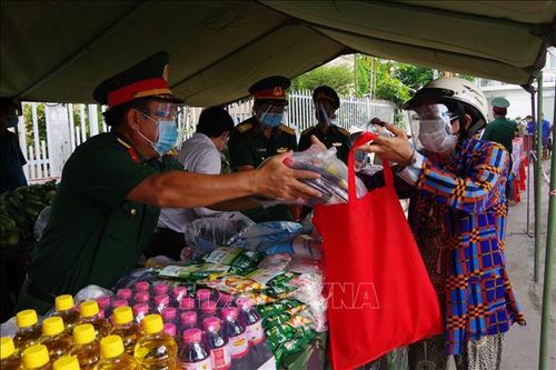 Ấm lòng người nghèo trong mùa dịch COVID-19