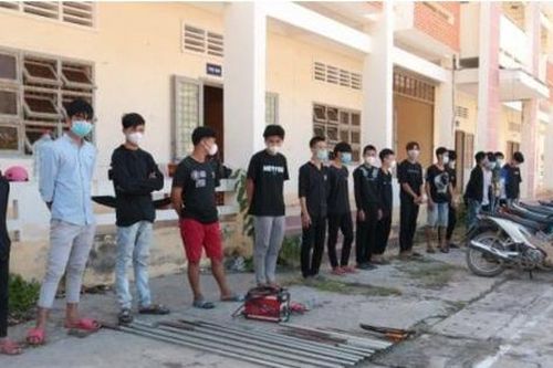 Ngăn chặn hơn 20 thanh, thiếu niên dùng dao tự chế giải quyết mâu thuẫn