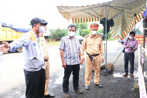 Bí thư Tỉnh ủy Hồ Văn Niên kiểm tra công tác phòng-chống dịch Covid-19