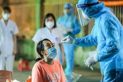 Hà Nội thêm 21 người dương tính, 8 ca liên quan đến nhà thuốc Đức Tâm