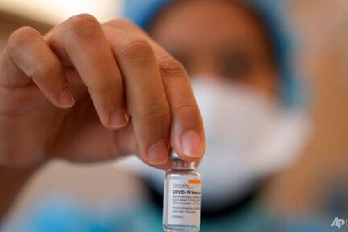 Malaysia điều tra vụ nhân viên y tế bị cáo buộc tiêm ống vaccine rỗng cho dân