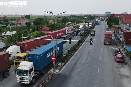 Quốc lộ 5 thoát cảnh ùn tắc xe qua chốt kiểm soát COVID-19 vào Hải Phòng