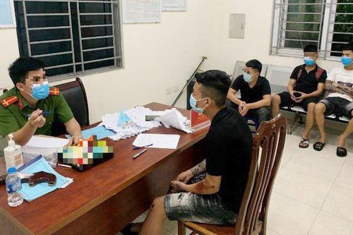 Phạt 10 triệu đồng 7 thanh niên đi dạo không đeo khẩu trang