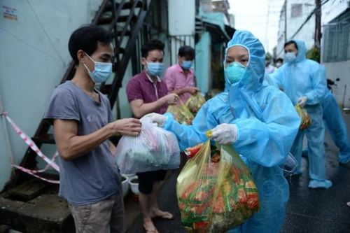 Ca sĩ Thái Thùy Linh lao vào tâm dịch để 'Thương Sài Gòn'