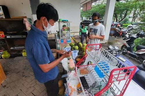 Indonesia bác bỏ thông tin sai sự thật về 'sữa tiệt trùng, nước dừa có thể ngăn ngừa COVID-19'