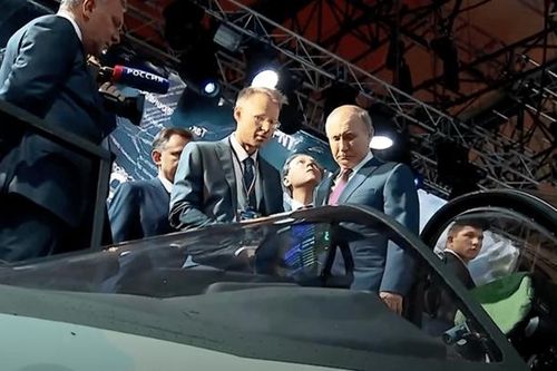 Tổng thống Putin thị sát siêu phẩm tiêm kích 'Chiếu tướng' tại MAKS 2021