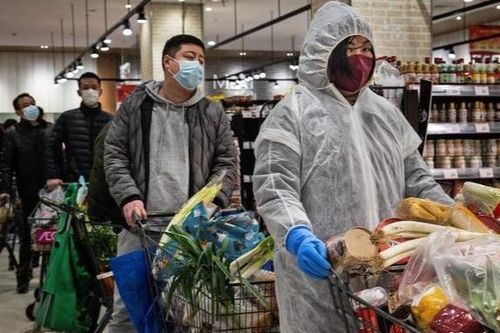 Siêu thị Mỹ, Trung Quốc bị phạt nặng vì tăng giá rau, thịt trong dịch