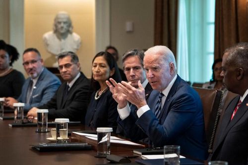 Hình ảnh khác biệt trong cuộc họp cột mốc 6 tháng của ông Biden