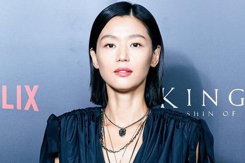 Jun Ji Hyun năn nỉ biên kịch cho đóng vai xác sống